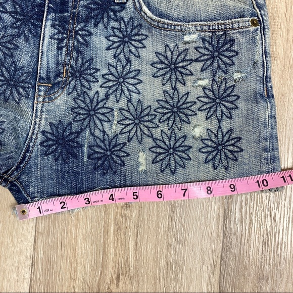 Current Elliot Embroidered Denim Cut Off Shorts Size 27 - Picture 12 of 12